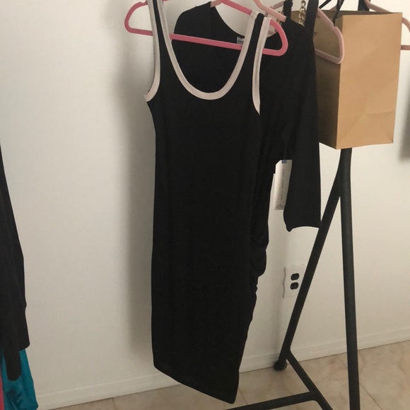 DRESSES - Picture 2 of 5